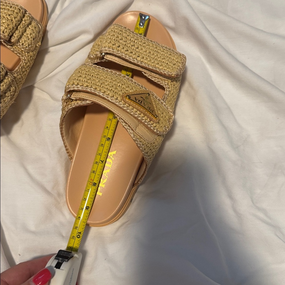 Prada Tan braided raffia Slide Sandals 7 - Picture 13 of 17